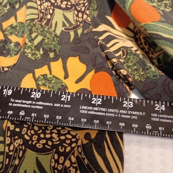 Super Massive Short Sleeve Button Up Tiger Leopard Cheetah Jungle Tropical Sz M - Picture 2 of 6